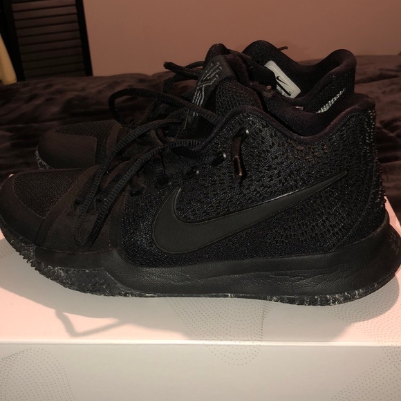kyrie 3 “triple black” - Picture 1 of 4